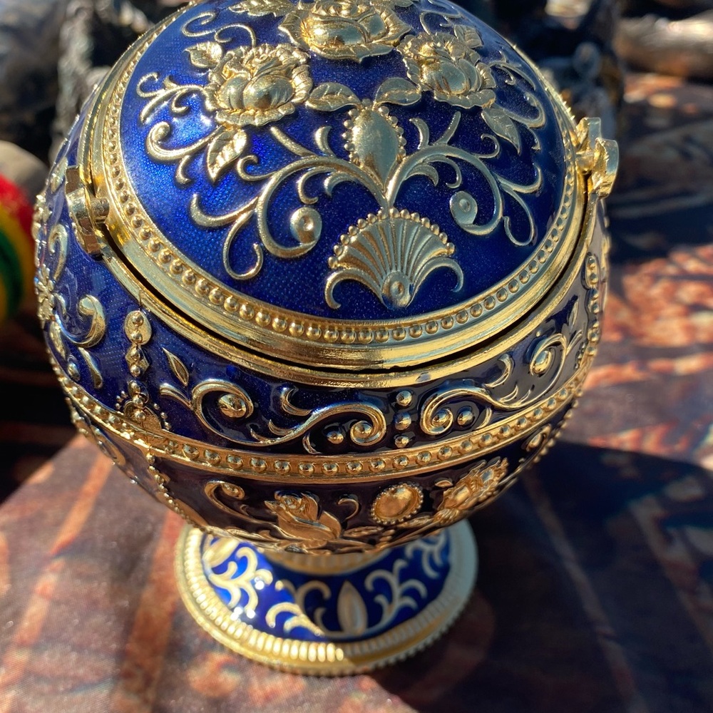 Ornate Blue and Gold Decorative Vintage Style Ashtray